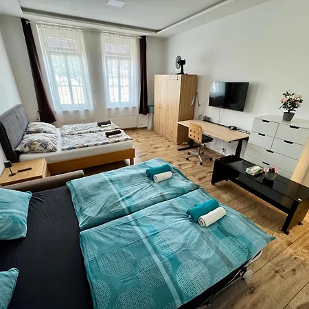 With Workspace And Tv Apartamento