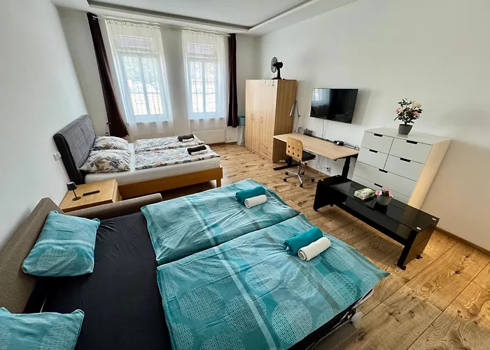 With Workspace And Tv Apartamento